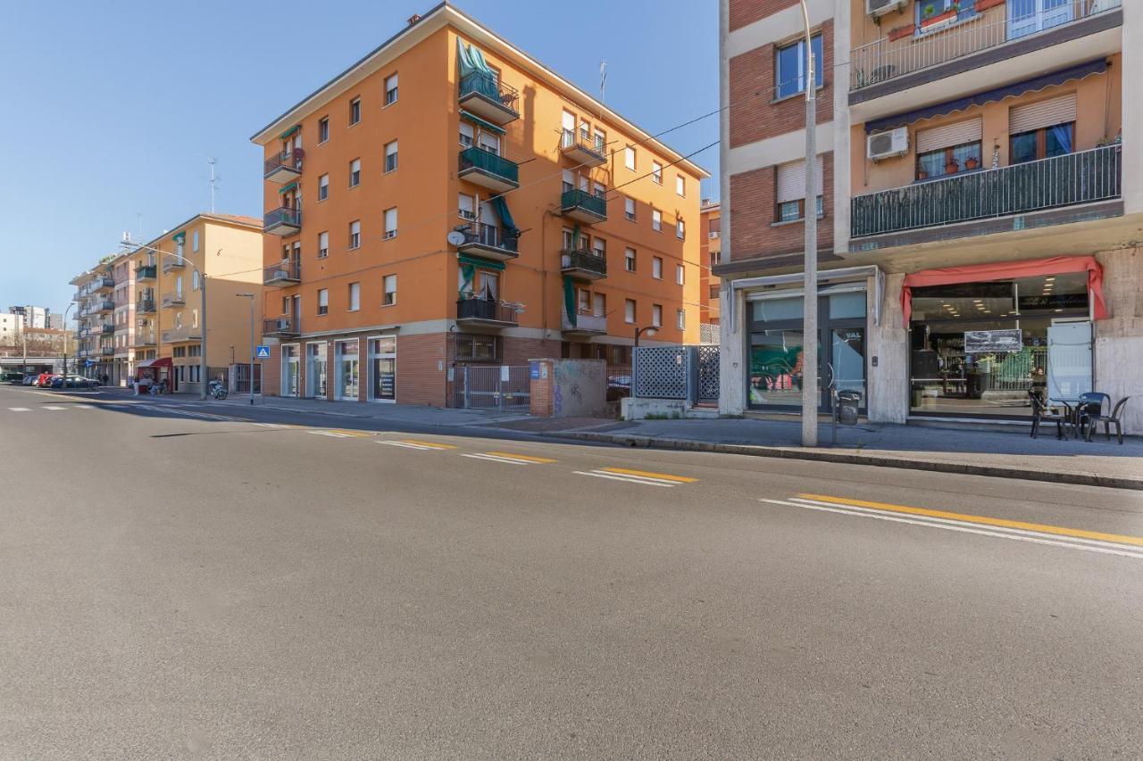 San Donato Fiere Essential Apartment W/Parking Bologna Exterior photo